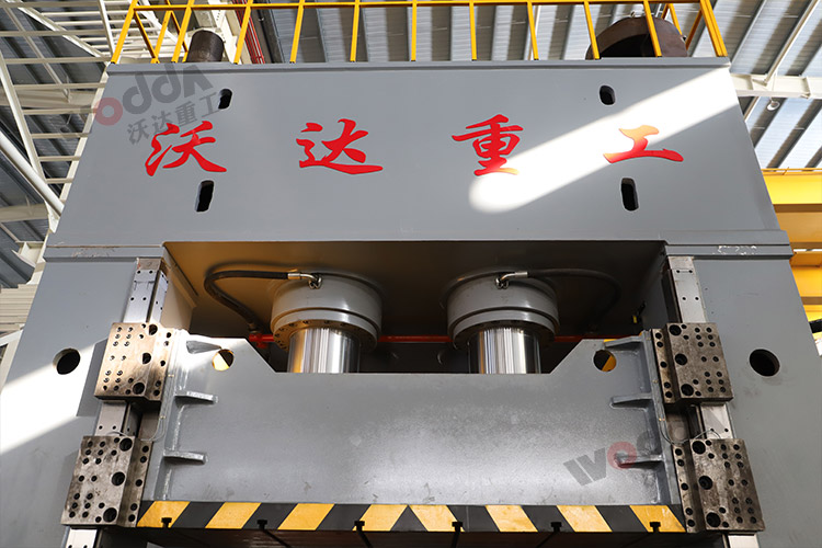 2000噸框架液壓機（滑塊、活塞）