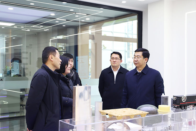 徐州市委常委、經(jīng)開區(qū)黨工委書記張克一行蒞臨山東沃達(dá)重工調(diào)研考察