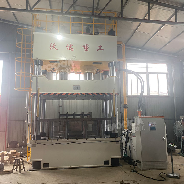 1000噸鈑金成型液壓機(jī)客戶(hù)現(xiàn)場(chǎng)