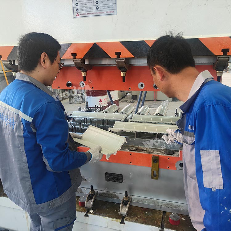 630噸復合材料成型液壓機
